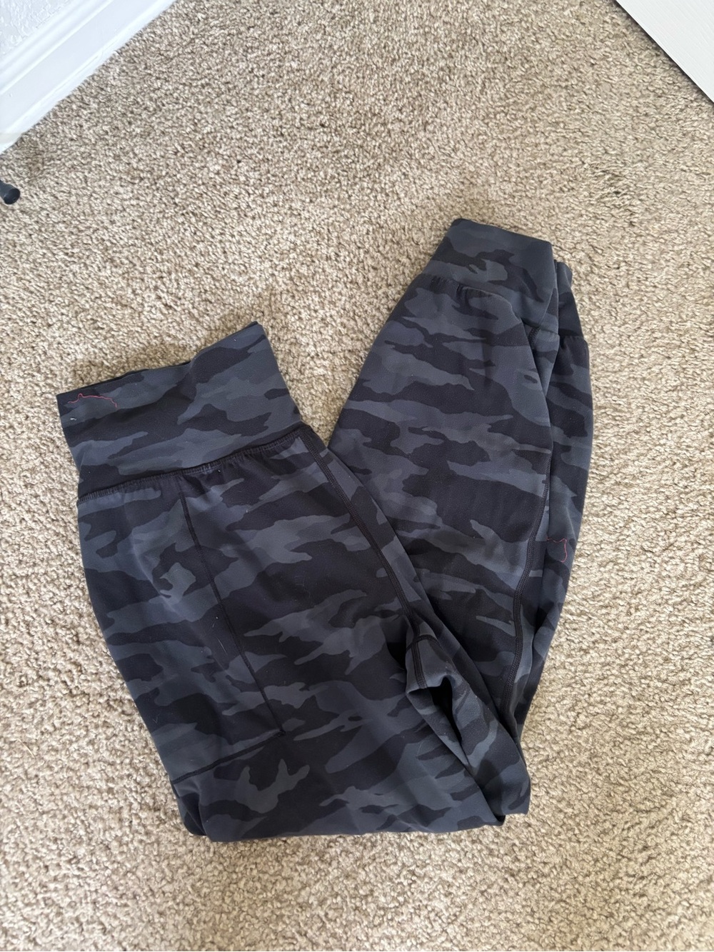 Athleta Salutation Camo Joggers size L